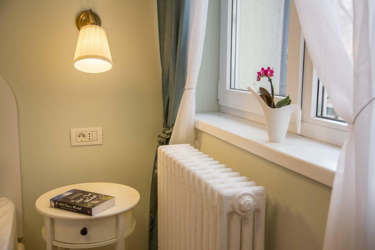 Central Stylish & Cozy One Bedroom Apartment - Adela Accommodation - Ideal For Long Stays Bucarest Extérieur photo