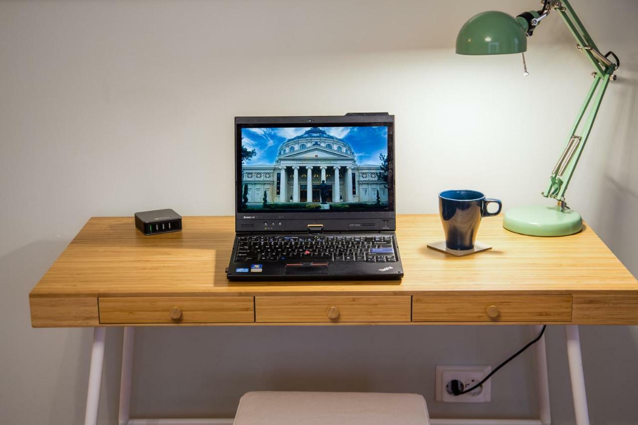 Central Stylish & Cozy One Bedroom Apartment - Adela Accommodation - Ideal For Long Stays Bucarest Extérieur photo