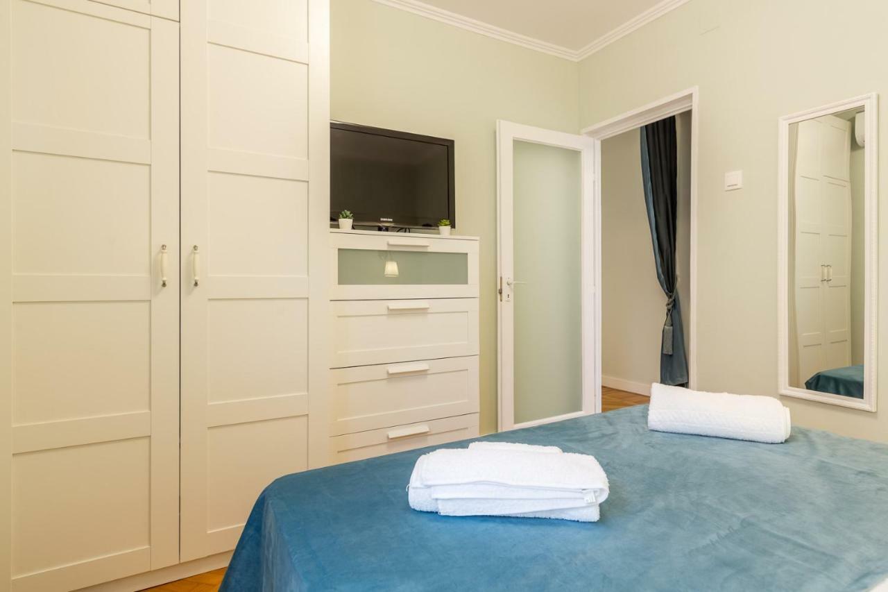 Central Stylish & Cozy One Bedroom Apartment - Adela Accommodation - Ideal For Long Stays Bucarest Extérieur photo