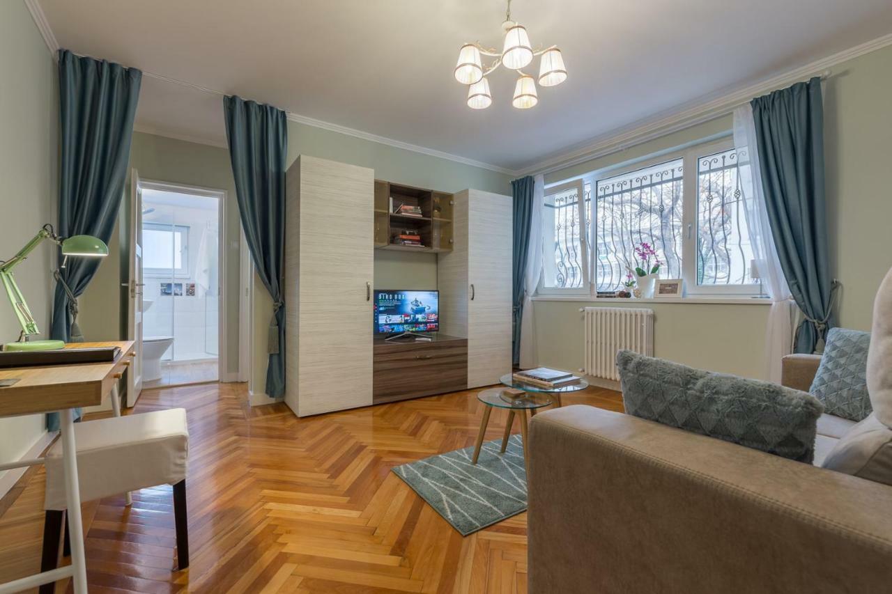 Central Stylish & Cozy One Bedroom Apartment - Adela Accommodation - Ideal For Long Stays Bucarest Extérieur photo
