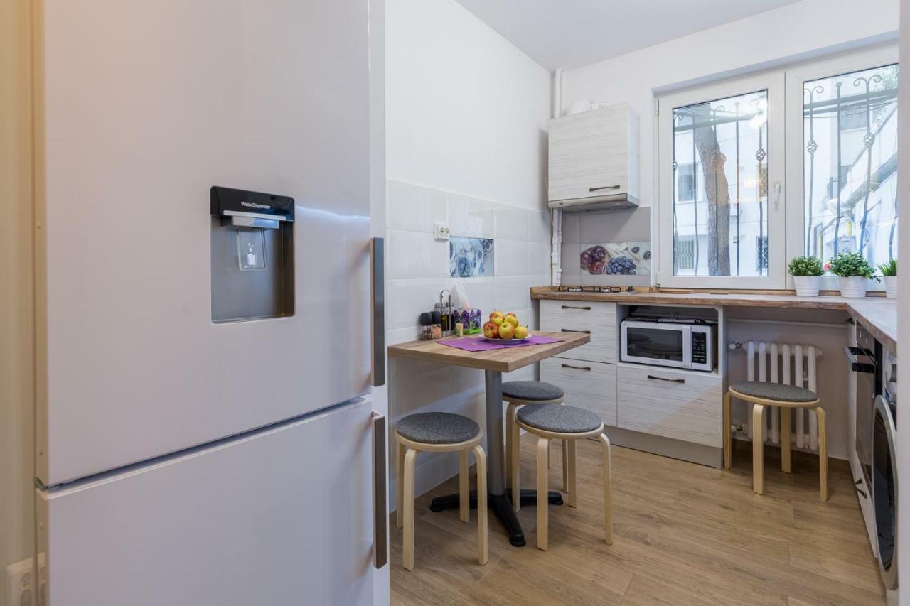 Central Stylish & Cozy One Bedroom Apartment - Adela Accommodation - Ideal For Long Stays Bucarest Extérieur photo