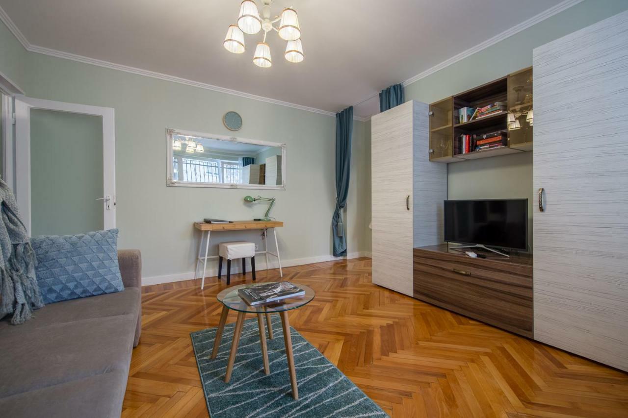 Central Stylish & Cozy One Bedroom Apartment - Adela Accommodation - Ideal For Long Stays Bucarest Extérieur photo