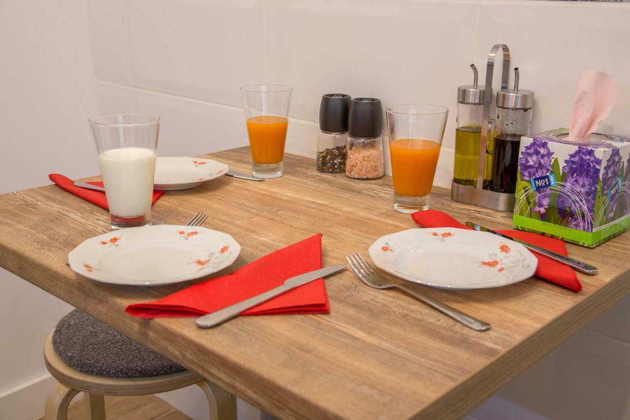 Central Stylish & Cozy One Bedroom Apartment - Adela Accommodation - Ideal For Long Stays Bucarest Extérieur photo